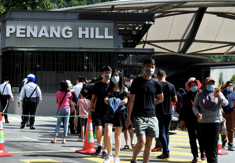 Penang Hill Corporation (PHC) today announced the return of the Penang Hill free shuttle service. BERNAMA FILE PIC