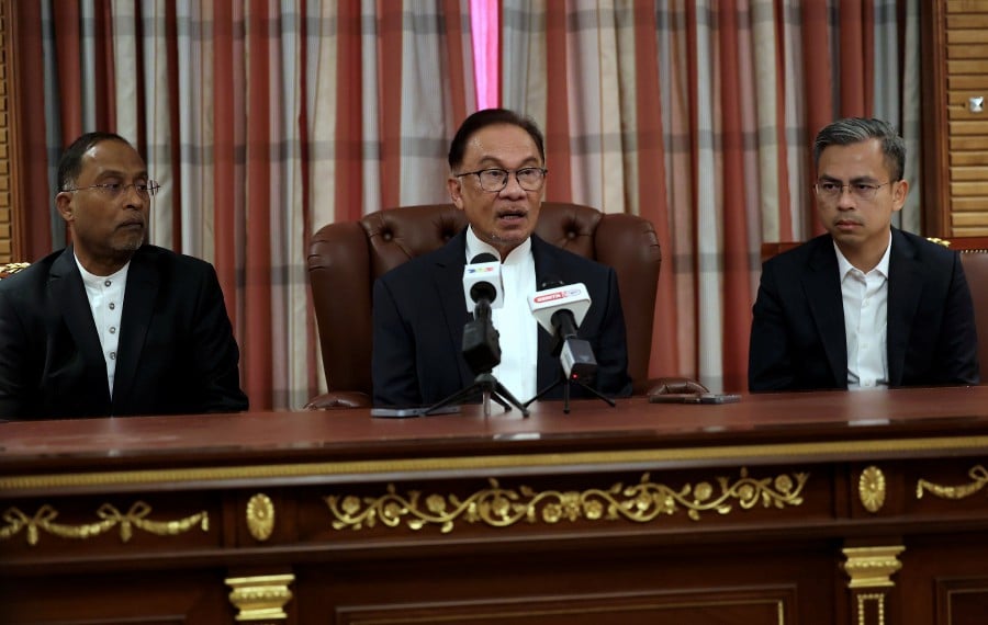 Prime Minister Datuk Seri Anwar Ibrahim said the government could not defend such arbitrary closures of centres such as the KSCIP, which was not even brought up for discussion. -BERNAMA PIC
