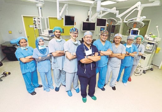 Ismail with the surgical team at one of UKMMC’s state-of-the-art operating rooms. 
