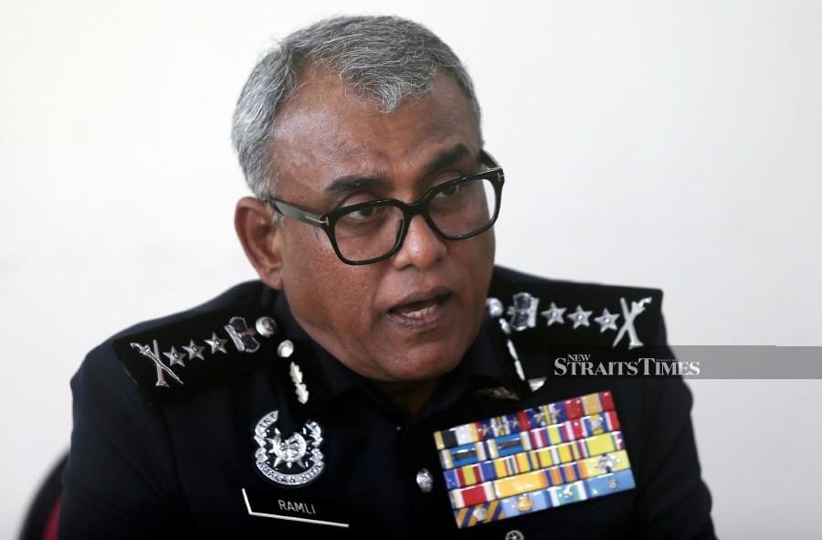 Pahang police chief Datuk Seri Ramli Mohamed Yoosuf said the three local men, aged 61 to 63, were arrested by a police team on the roadside in the Bukit Tinggi area, on Saturday. -NSTP/FARIZUL HAFIZ AWANG