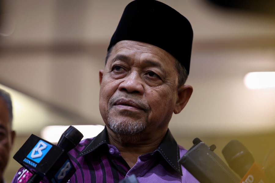 Federal Territories Minister Datuk Seri Shahidan Kassim said he is ready to meet and explain further the city's flood mitigation plans to a group of residents who wanted to sue him and the Kuala Lumpur City Hall (DBKL). -BERNAMA PIC
