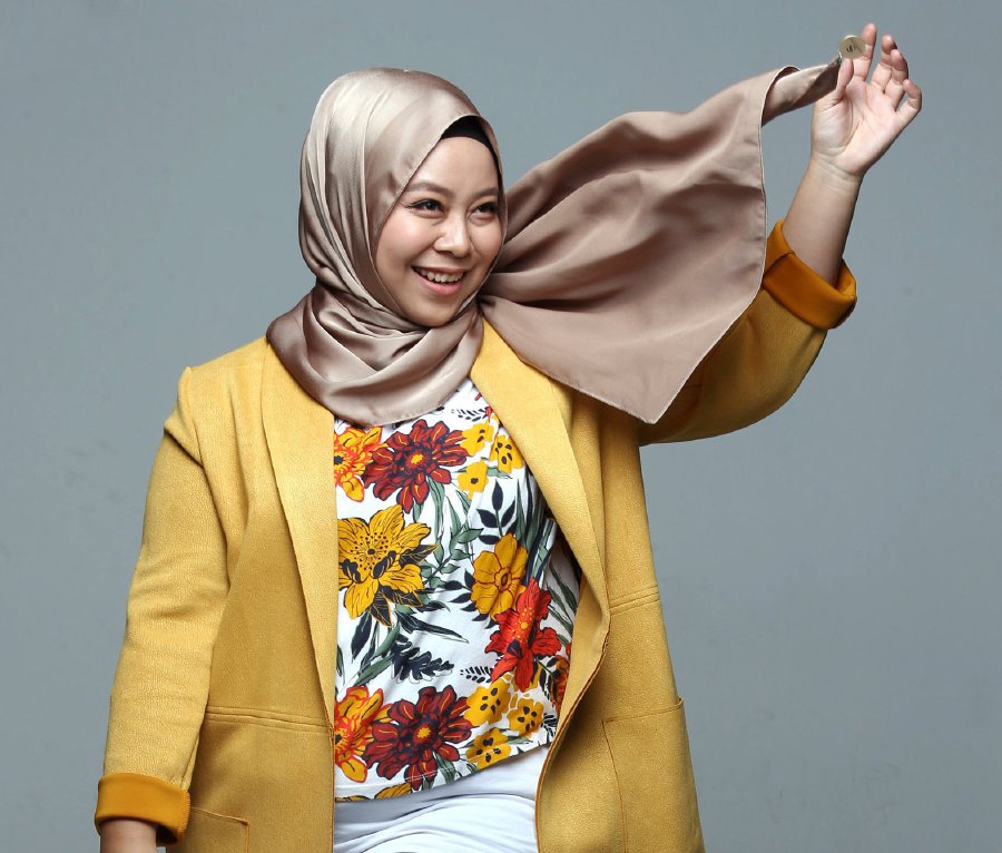 Хиджабе малайзия. Хиджаб Малайзия. Хиджаб для пожилых. Малазийцы в платках мужики. Тудунг.