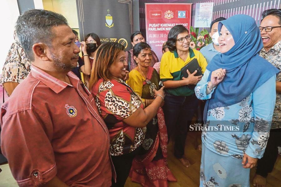 Education Minister Fadhlina Sidek (right) with some of the Nibong Tebal residents at her service centre today. -- NSTP/DANIAL SAAD