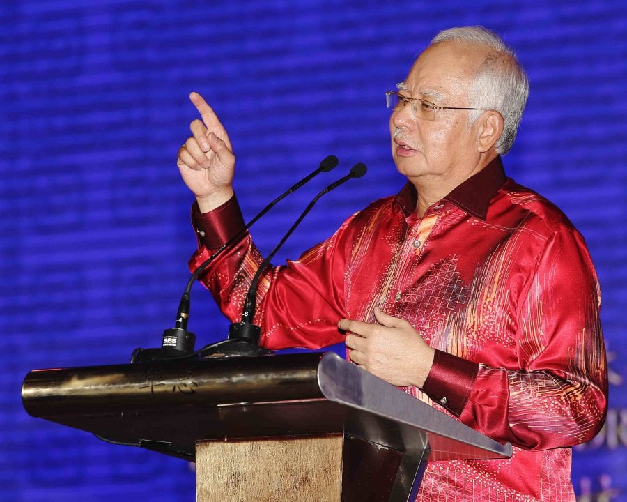  “Clause 21(2) of the 1961 Education Act was removed once and for all and that was my contribution when I was Education Minister,” Datuk Seri Najib Razak said, reminding the Chinese community of his contributions at a Chinese New Year celebration at Wisma Huazong, today. Pix by Saifullizan Tamadi