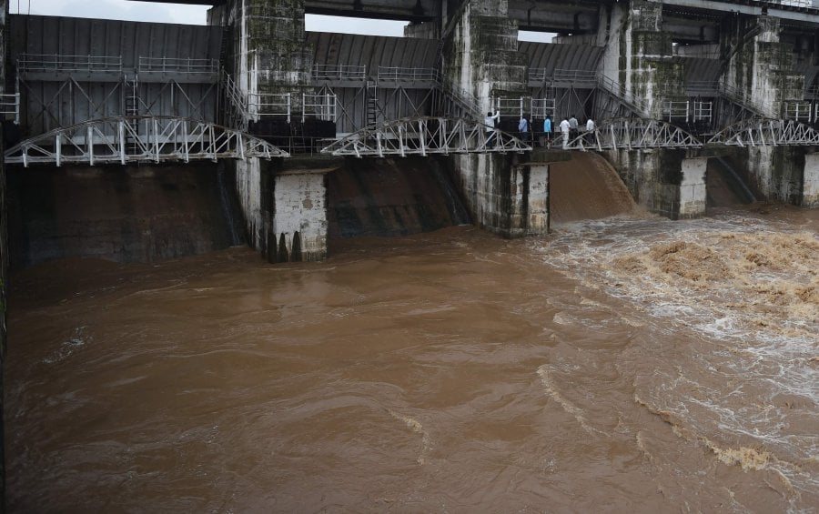 Hundreds Missing In Laos After Hydropower Dam Collapse | New Straits ...