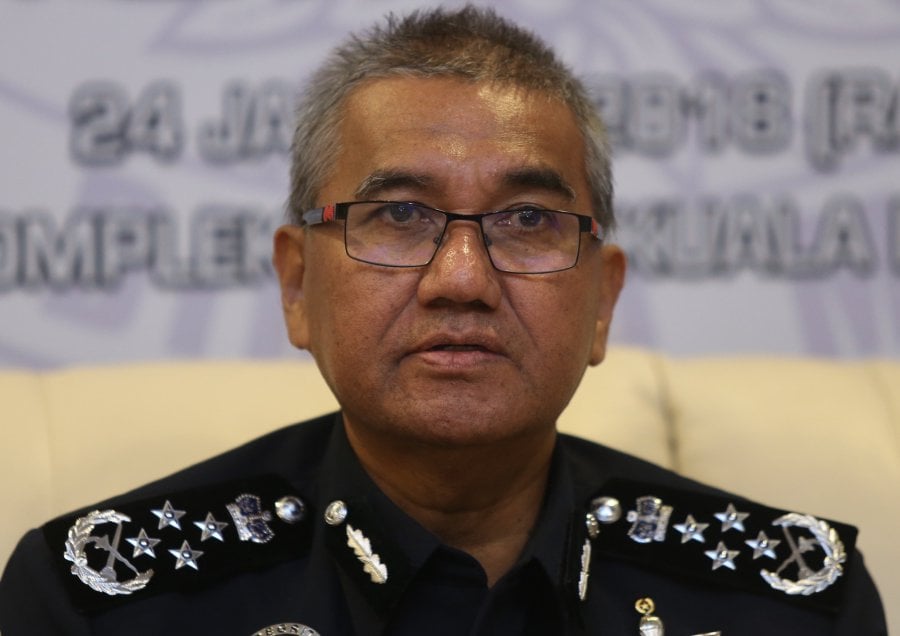 Inspector-General of Police Tan Sri Mohamad Fuzi Harun said the Federal Commercial Crime Investigation Department is currently probing the case. (pix by MOHAMAD SHAHRIL BADRI SAALI)