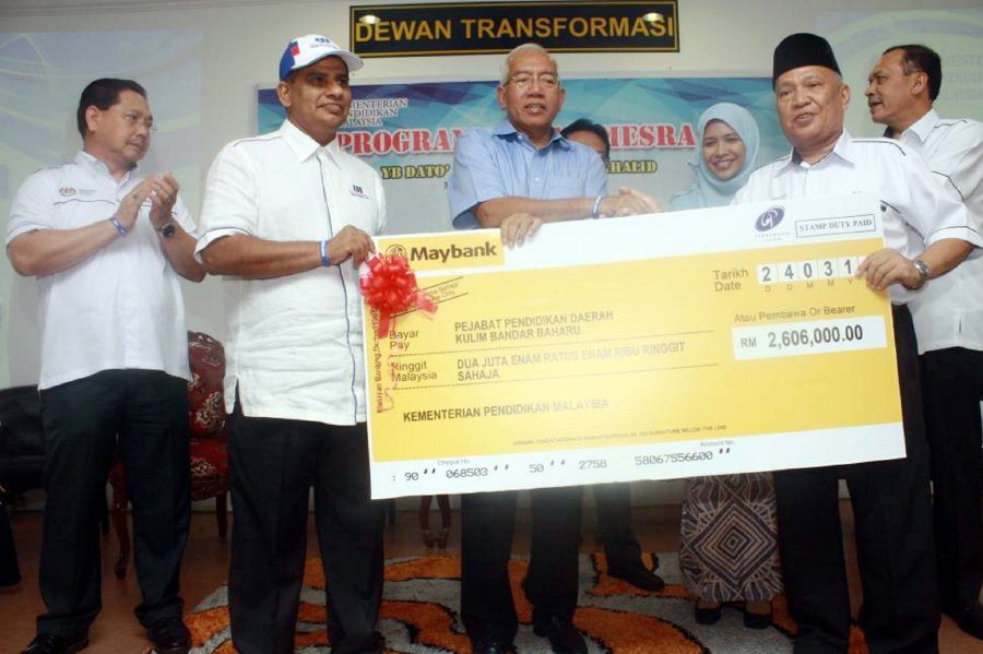 Datuk Seri Mahdzir Khalid said the achievement, which had earned the praise of the World Bank, was a sterling achievement by Najib. (pix by AZAHAR HASHIM)