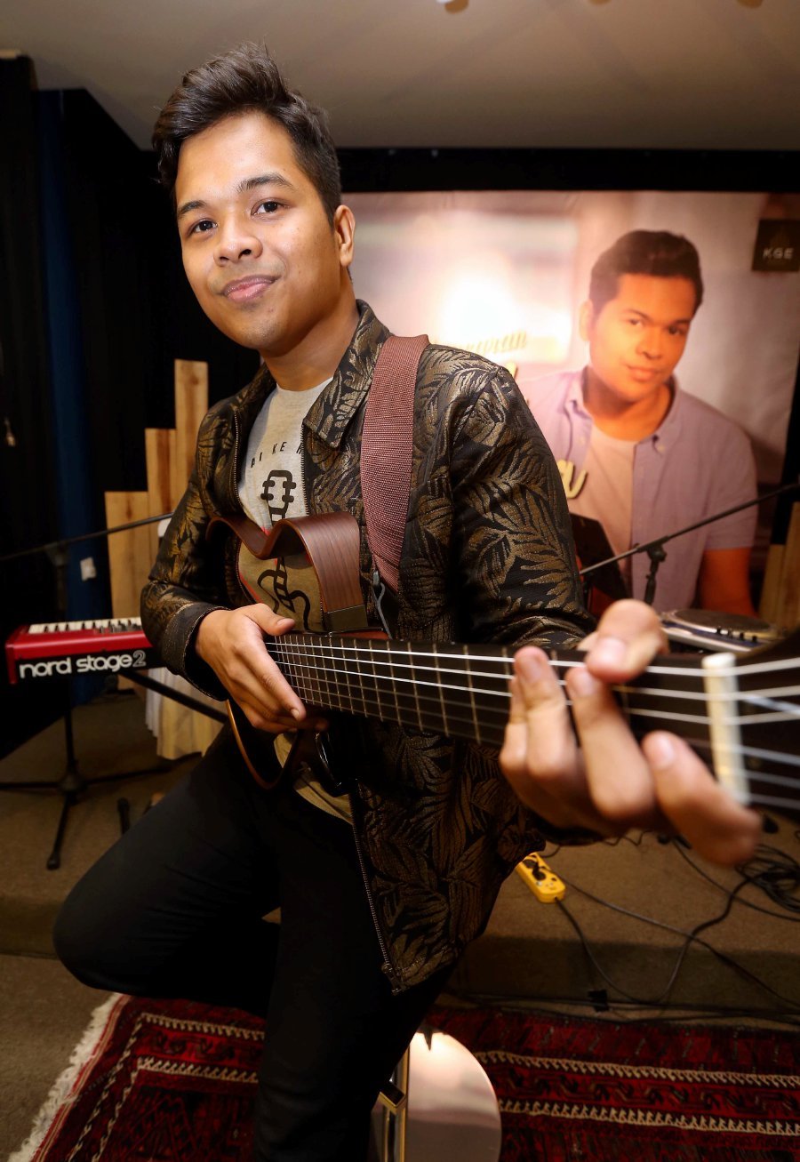 Showbiz Singer Aizat Amdan Takes On His First Hindi Number