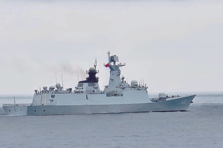  A photo released by the Taiwan coast guard showing a China warship sailing northwest of Pengjia Island in northern Taiwan on Thursday. Chinese military ships and aircraft encircled the island nation after its new president vowed to defend Taiwan. AFP PIC 