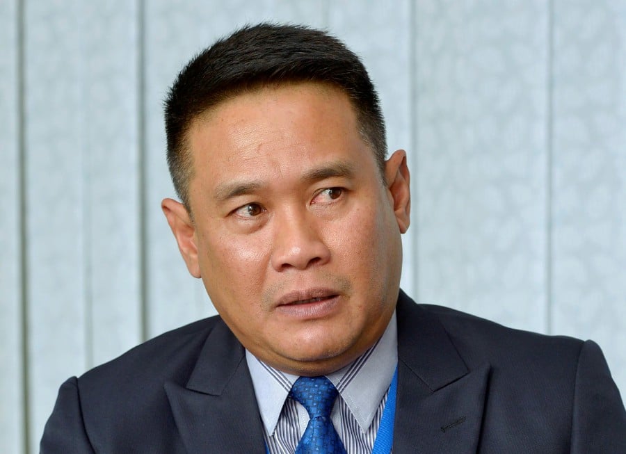 In the strong worded article, titled ‘Ketirisan Dan Penyelewengan Pengurusan Dana’ (‘Leakages and serious misconduct in management of funds’), MACC Deputy Chief Commissioner (Operations) Datuk Seri Ahmad Khusairi Yahaya spotlighted the “fading value of integrity” among several companies that were responsible for assisting the government to channel funds or aid to the needy during the pandemic. -NSTP file pic