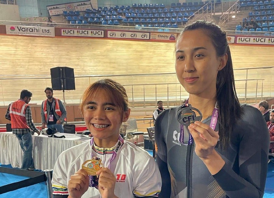 Izzah Izzti Asri (left) and Anis Amira Rosidi pose with their women's keirin medals at the Asian Track Cycling Championships in New Delhi yesterday. Pics courtesy of John Beasley.