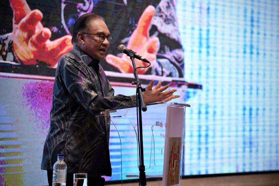 The Cabinet will discuss the issue surrounding the cardiothoracic surgery postgraduate programme at Universiti Teknologi Mara (UiTM) on Wednesday, Prime Minister Datuk Seri Anwar Ibrahim said. PIC COURTESY OF PMO