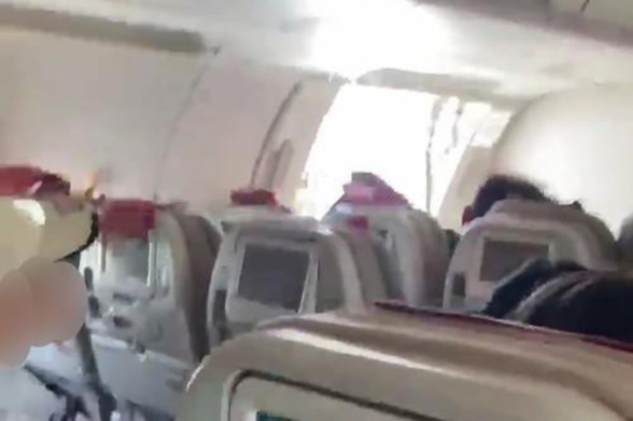 [WATCH] Passenger opens emergency door as plane readies for landing ...