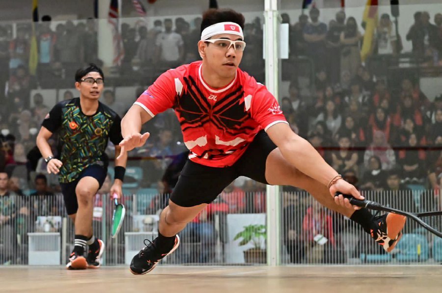 Wee Ming Hock (in red) in action during today’s PSA WSF Satellite N0. 12 final in Ipoh.