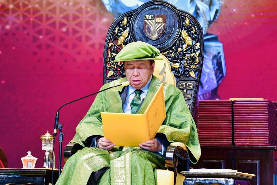 The Sultan of Selangor, Sultan Sharafuddin Idris Shah, has called on Universiti Putra Malaysia (UPM) alumni to collaborate with the institution and support the development of students. PIC COURTESY OF SELANGOR ROYAL OFFICE 