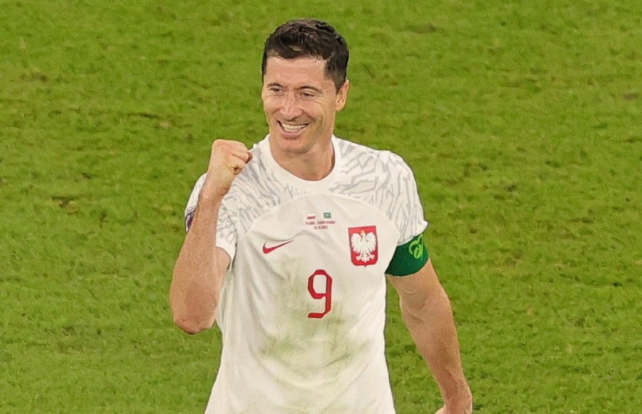 Soccer-Lewandowski off the mark as Poland close in on last 16