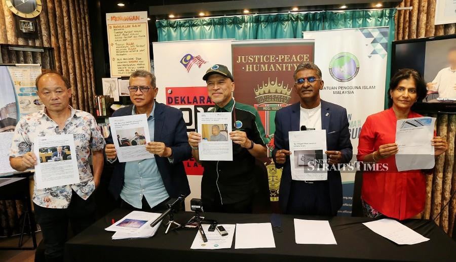 PPIM activist Datuk Nadzim Johan (center) said the association received complaints from several non-governmental organisations and the public regarding Covid-19 management cost which is said to involve tens of billions of ringgit. -NSTP/SAIFULLIZAN TAMADI
