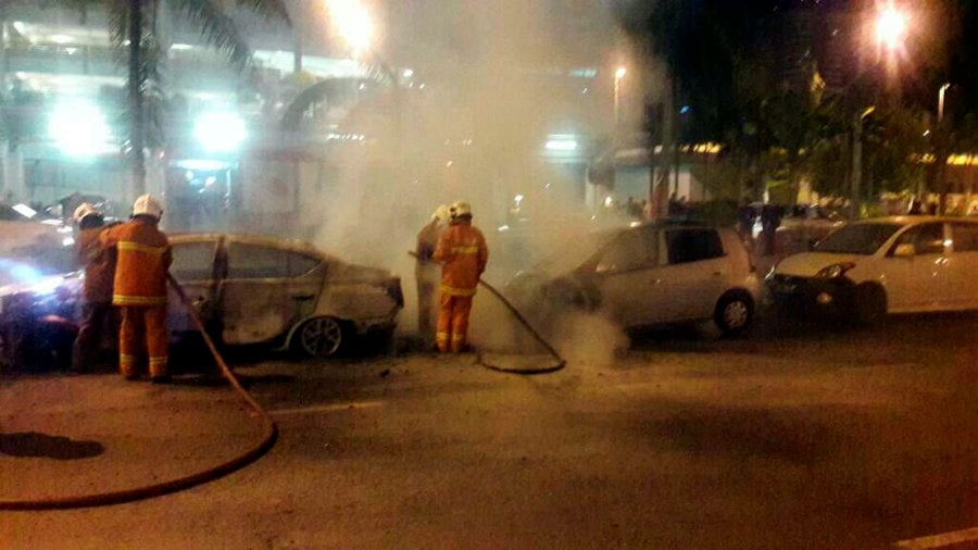 3 cars catch fire near Sultan Iskandar's CIQ  New Straits 