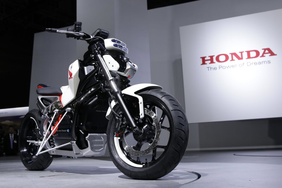 Honda shows off self-balancing bike