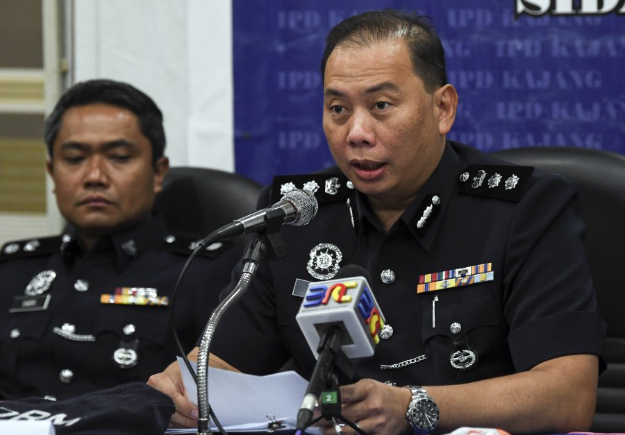 Police tracking down five suspects in mamak restaurant robbery | New ...