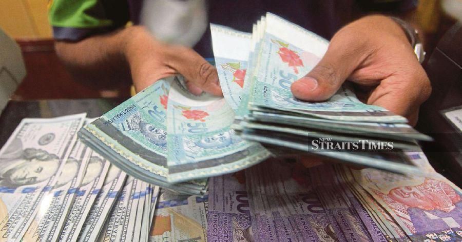 At 9 am, the local note stood at 4.1570/1620 versus the greenback 4.1565/1595 at Thursday’s close. - NSTP file pic