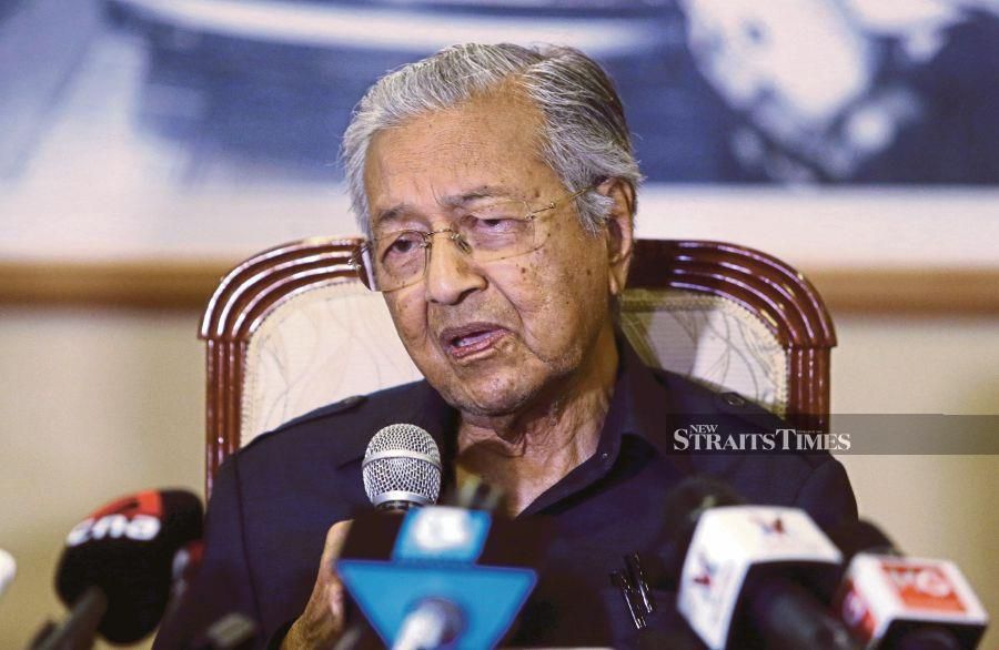 Tun Dr Mahathir Mohamad finds it strange that up till today, no action or investigation has been initiated against former attorney-general Tan Sri Mohamed Apandi Ali over the way he had handled the 1Malaysia Development Bhd (1MDB) case. -NSTP/MOHD FADLI HAMZAH