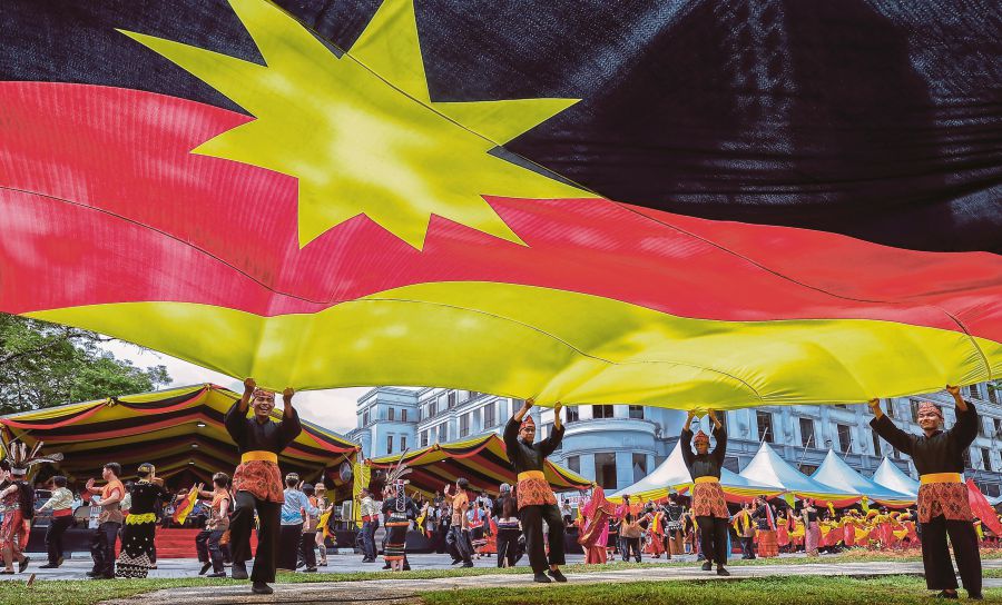 The Sarawak flag being paraded through Kuching during the 60th Sarawak Day celebration last Saturday. BERNAMA PIC 