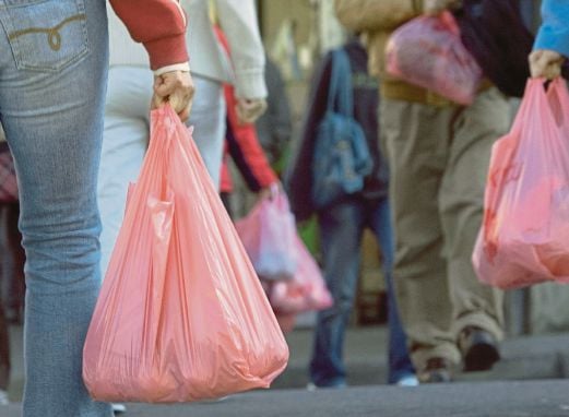 The Malaysian Plastics Manufacturers Association has been reported as saying that the average Malaysian uses 300 plastic bags a year.