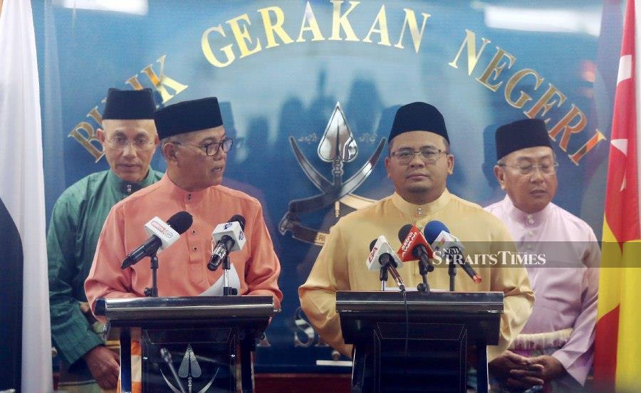 Datuk Seri Amiruddin Shari (right) hinted that the state election in Selangor would likely take place after Hari Raya Aidilfitri. -NSTP/FARIZUL HAFIZ AWANG