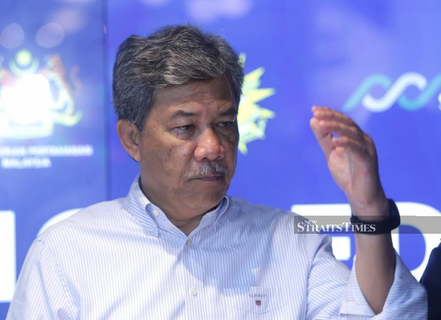 Defence Minister Datuk Seri Mohamad Hasan stressed that the MAF has sufficient assets to monitor the disputed area around Beting Patinggi Ali. -NSTP file pic