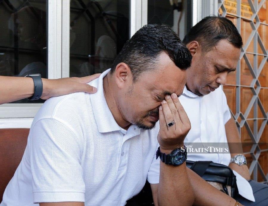 Bursting into tears at the Bandar Baru Bangi Magistrates Court after the five accused were charged with murder, Shah Rizad Samad, 43, said Shahril had no way to defend himself during the time of incident. NSTP/SADIQ SANI