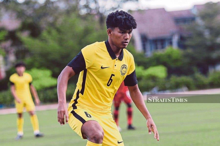 Right-back Azam Azmi Murad suffered a double blow during Malaysia’s World Cup qualifier against Oman at the National Stadium in Bukit Jalil on Tuesday. NSTP FILE PIC