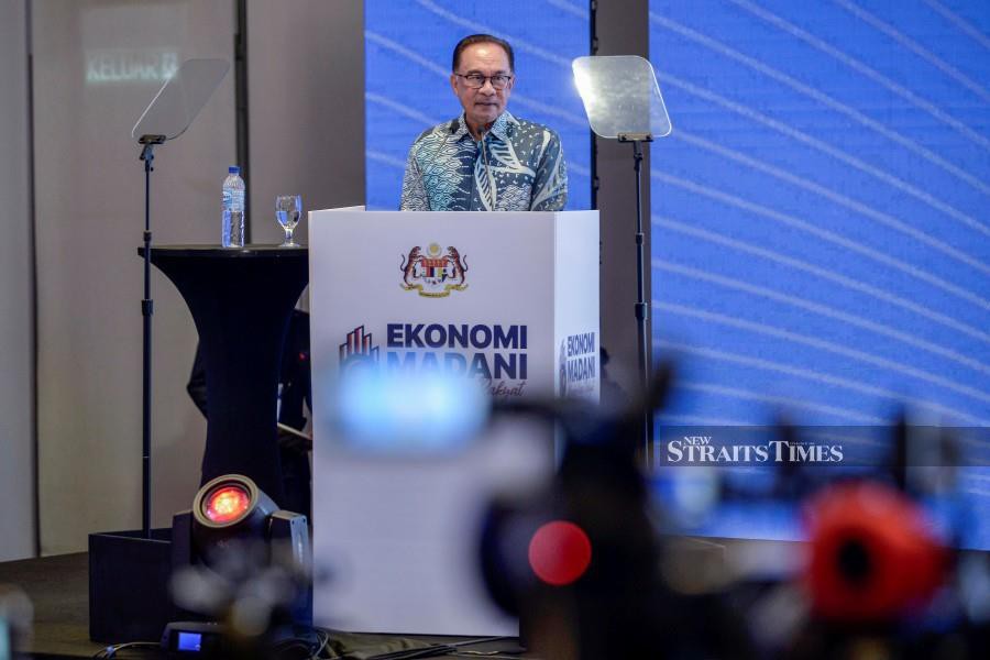 Prime Minister Datuk Seri Anwar Ibrahim announced a one-time RM100 e-tunai credit for all adults earning RM100,000 or less per year. -NSTP/AIZUDDIN SAAD