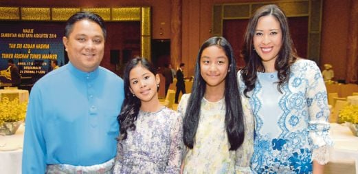 Azman And Wife Host Open House