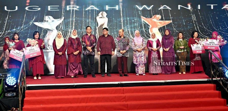 Sabah Chief Minister Datuk Seri Hajiji Noor and the recipients of the Sabah State Women Awards during the state-level Women's Day Celebration 2023. -PIC COURTESY OF SABAH CHIEF MINISTER’S DEPARTMENT