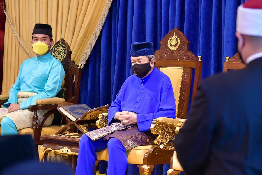 The Sultan of Selangor, Sultan Sharafuddin Idris Shah, has consented to the appointment of Tan Sri Mazlan Mansor as chairman of the board of trustees of Yayasan Islam Darul Ehsan (YIDE) since July 16 until Dec 31, 2023. -Pic credit to FB Selangor Royal Office