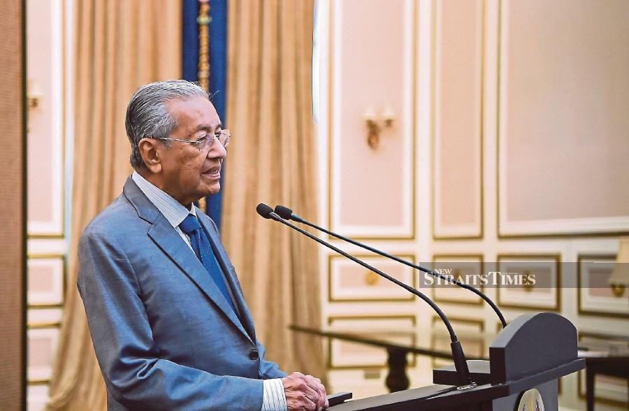 Former prime minister Tun Dr Mahathir Mohamad says Attorney-General (A-G), being a person who upholds the process of the law, should discontinue cases which are politically-motivated. - NSTP file pic