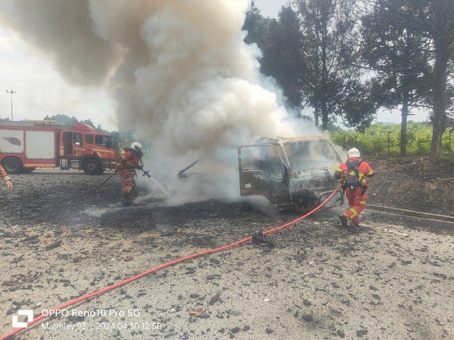 A lorry transporting batteries caught fire at Km9 of the Elite highway near the Bukit Jelutong Toll Plaza here this afternoon.