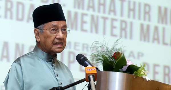 Anwar, Najib cases totally different, says Dr M | New Straits Times