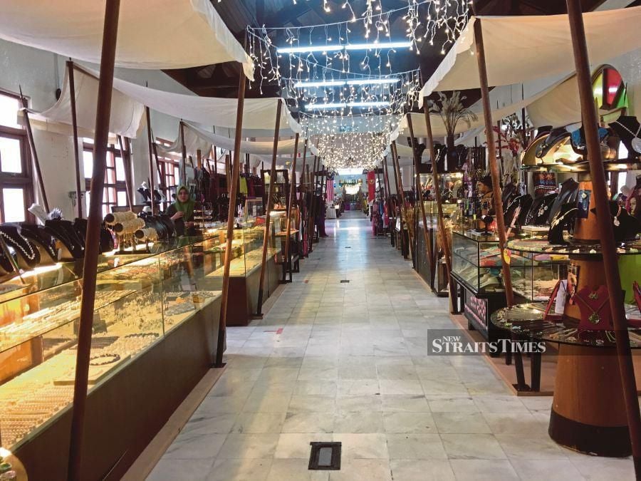 Visitors Buying Foreign Handicraft In Langkawi