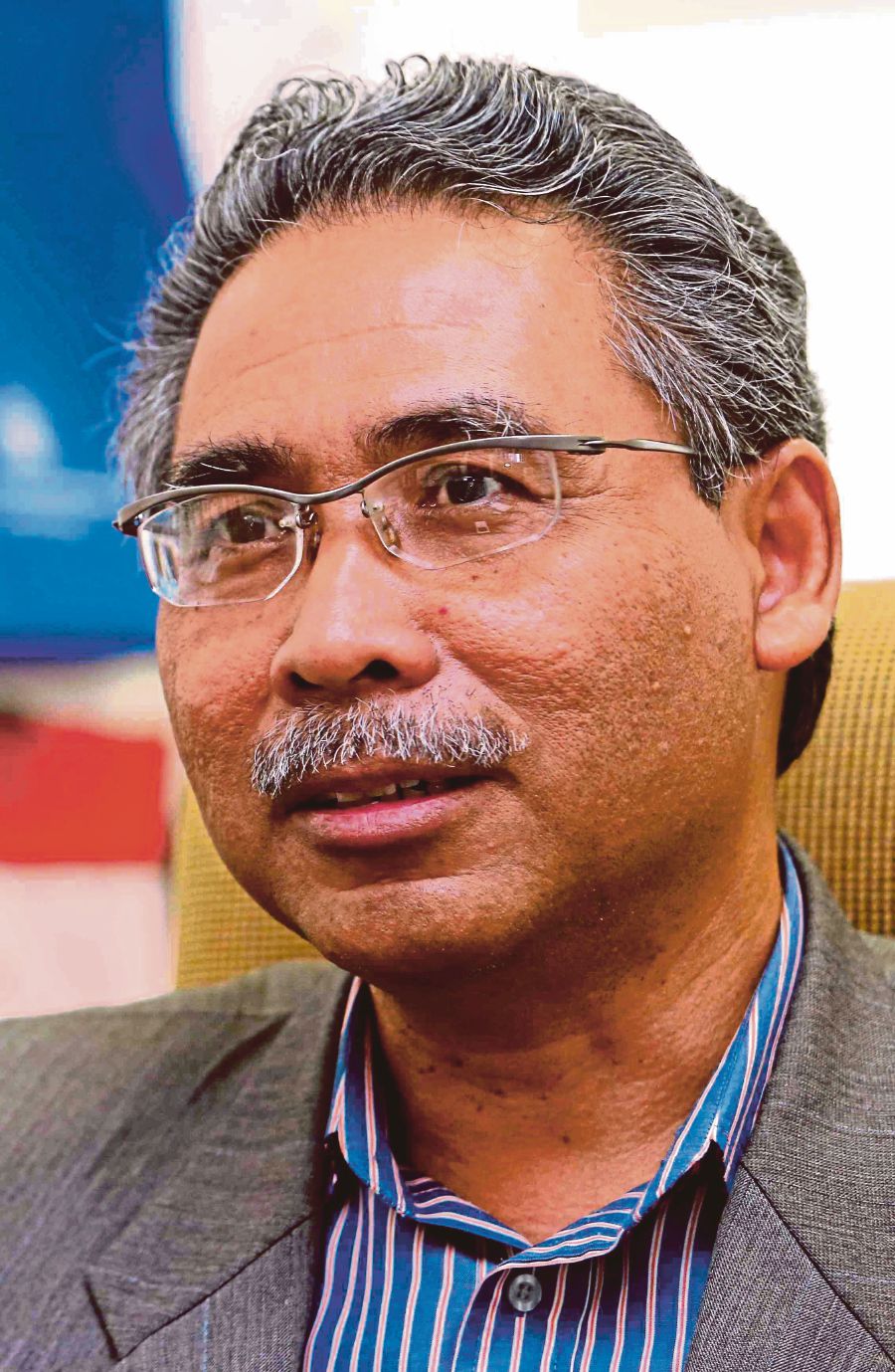 Professor Dr Azmi Hassan 