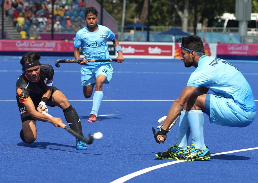 National hockey skipper Shukri Mutalib (left) says the two defeats to Australia A were down to silly mistakes. File pic by YAZIT RAZALI
