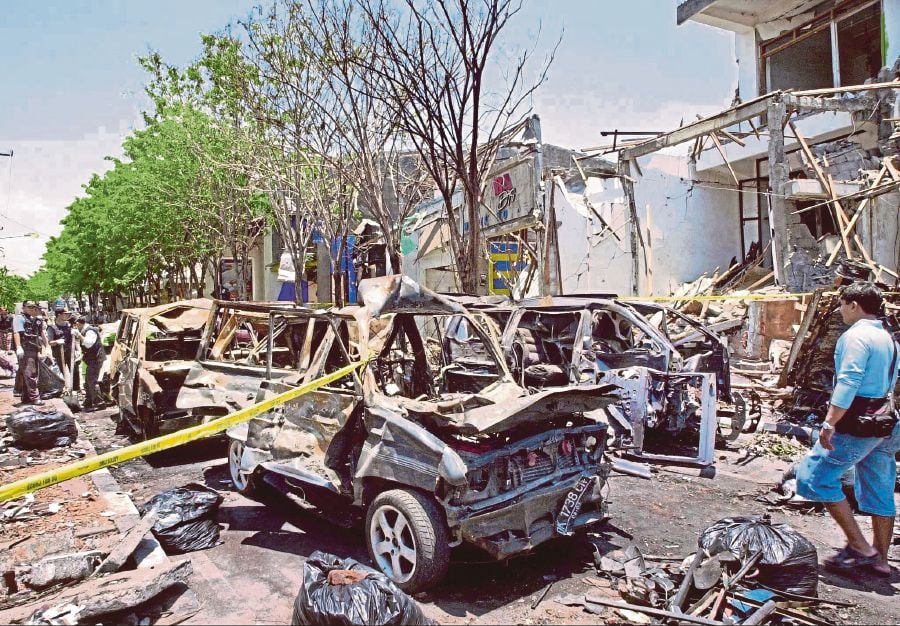 (FILE) The site of the car bombing in the tourist area in Kuta, near Denpasar, on the island of Bali following the car bombing late October 12, 2002 that killed at least 190 people. -- AFP FILE PHOTO 