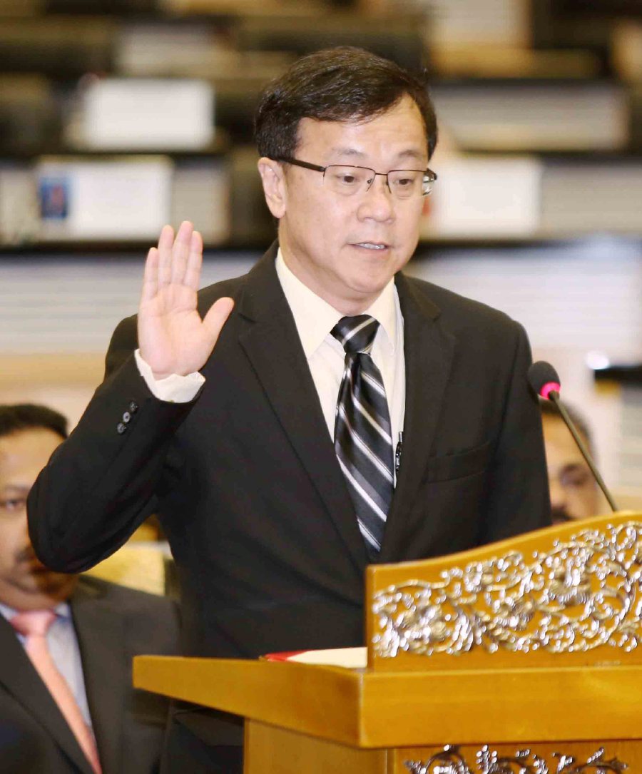 (File pix) Senator Datuk Dr Hou Kok Chung to be conferred the SSAP award today. (pix by MOHD YUSNI ARIFFIN)