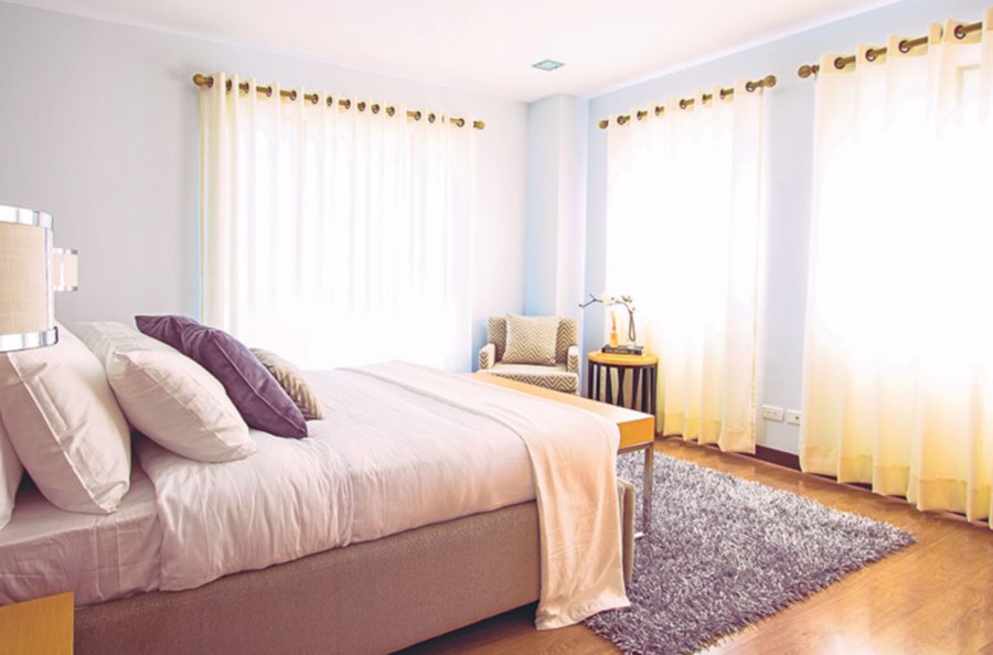 Bedrooms should be bright and not cluttered with unnecessary things.