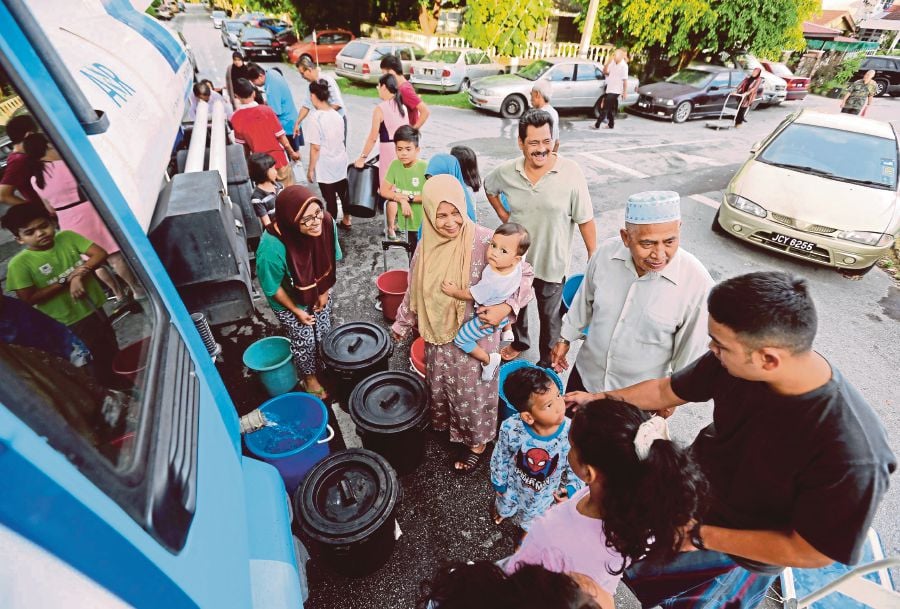 Massive Water Supply Disruption Across Klang Valley As Pipe Bursts   27ntair21 1493266579 