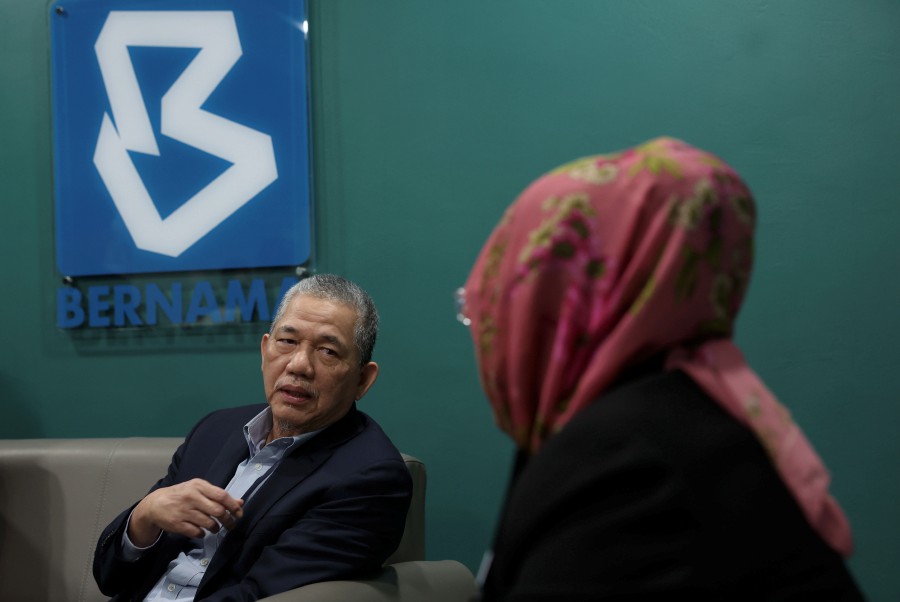 Deputy Prime Minister Datuk Seri Fadillah Yusof, who is also Plantation and Commodities Minister, said that with Malaysia, Indonesia and Thailand joining forces, they could speak with a bigger, louder voice. -BERNAMA PIC