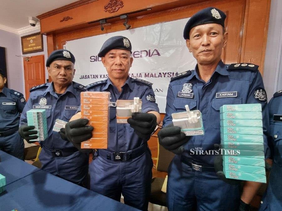 The state Customs Department on Wednesday made its first-ever seizure of smuggled heated tobacco products. NSTP/SHARIFAH MAHSINAH ABDULLAH