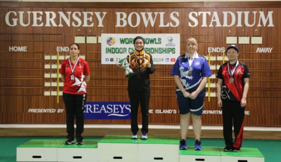 National lawn bowler Nor Farah Ain Abdullah (second from left) won gold in the women’s singles event at the World Bowls Indoor Championships in Guernsey. Pic from Malaysia Lawn Bowls Federation Facebook.