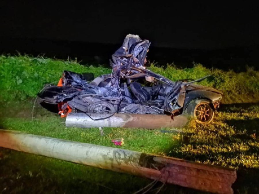 Three people were killed and another severely injured when the car they were traveling in crashed into an electric pole in Jalan Renggam, Simpang Renggam here last night. PIC COURTESY OF FIRE & RESCUE DEPT